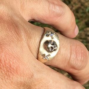 Hocerat 10k yellow  baguette diamond skull ring.